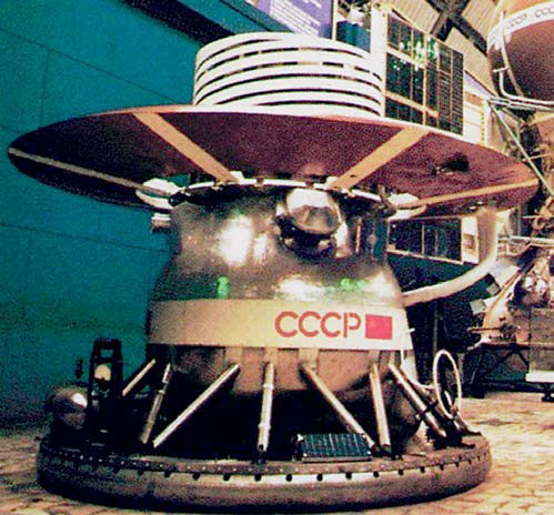 Фото 2. Аппарат &laquo;Венера-13&raquo; на лабораторных испытаниях в 1981 году